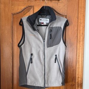 Columbia Two-Tone Gray and Black Vest